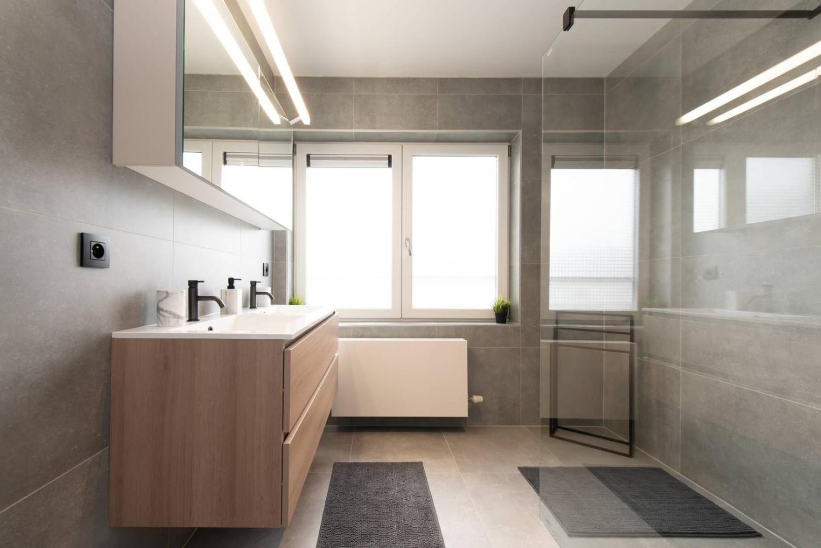 Luxueus, Ruim Appartement Op 350M Van Het Strand Oostende Eksteriør bilde